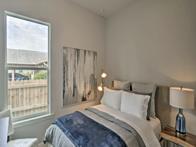 Naples Luxury Close to Vanderbilt Beach